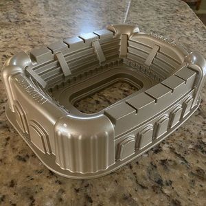 Nordic Ware stadium Bundt pan
